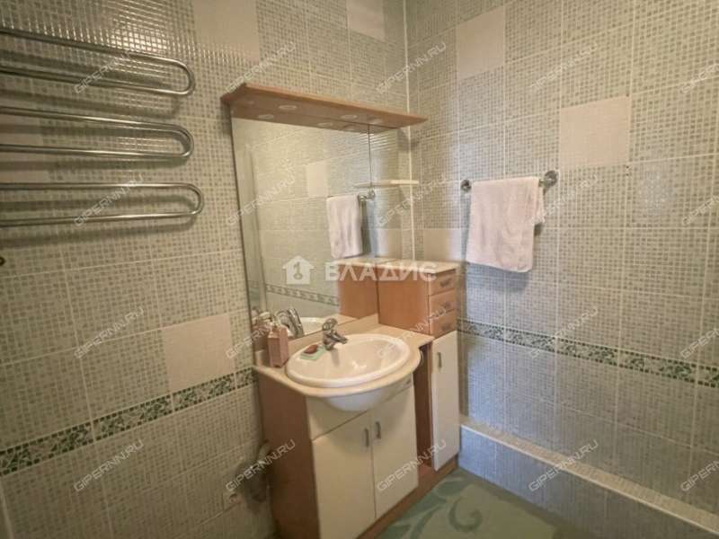 трёхкомнатная квартира на улице Ефремова дом 4