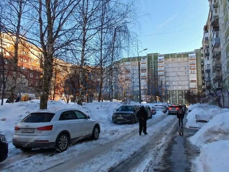 двухкомнатная квартира на улице Верхнепечёрская дом 12