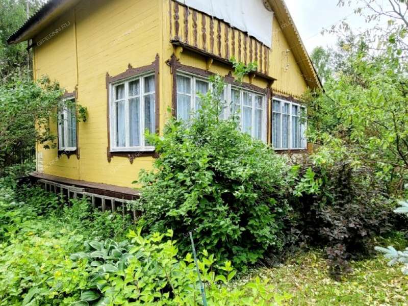 дом на  буревестник