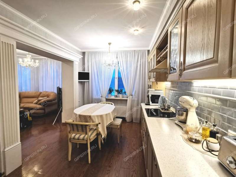 четырёхкомнатная квартира на улице Янки Купалы дом 38