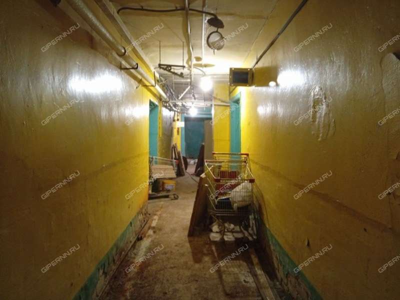 помещение под торговую площадь на улице Сазанова