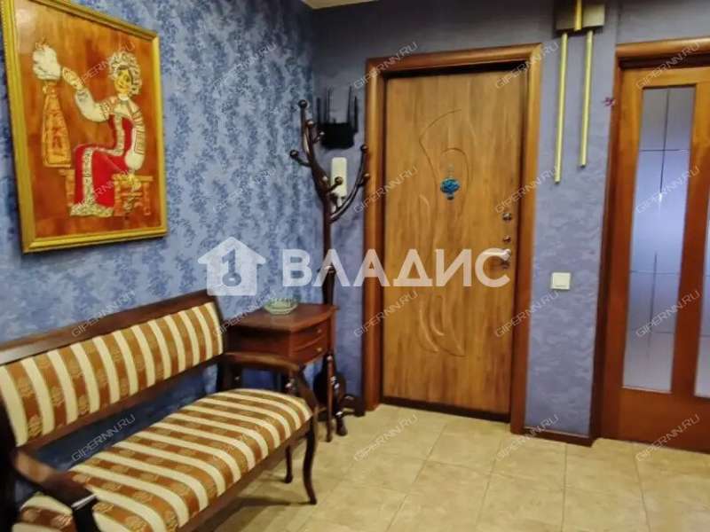 трёхкомнатная квартира на улице Маршала Казакова дом 8 к1