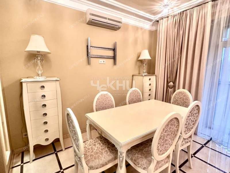 трёхкомнатная квартира на улице Коминтерна дом 139