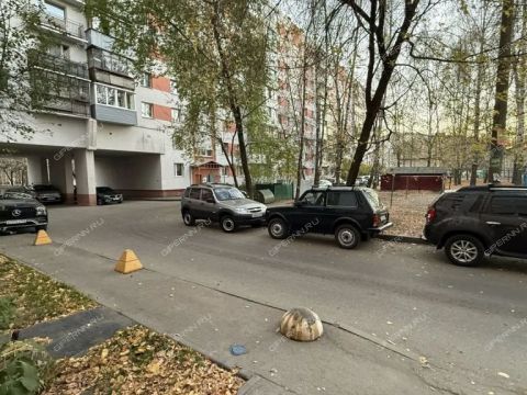3-komnatnaya-ul-strokina-d-3a фото