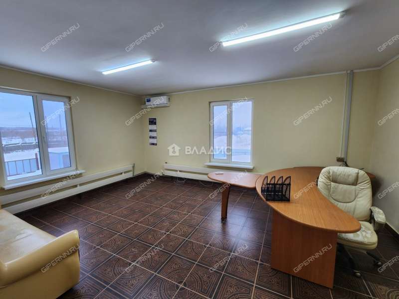 здание под офис, торговую площадь на 54 рабочий посёлок Первое Мая