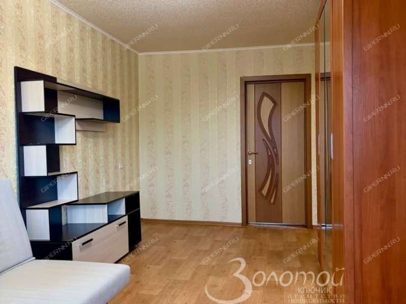 трёхкомнатная квартира на улице Героя Шнитникова дом 8