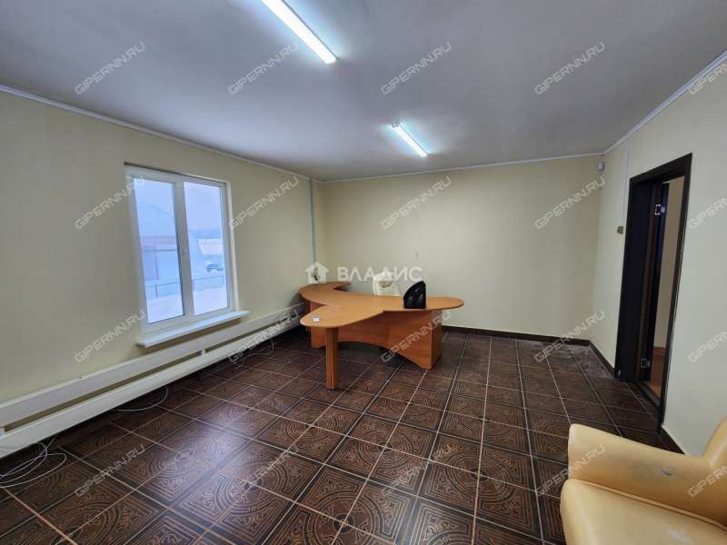 здание под офис, торговую площадь на 54 рабочий посёлок Первое Мая