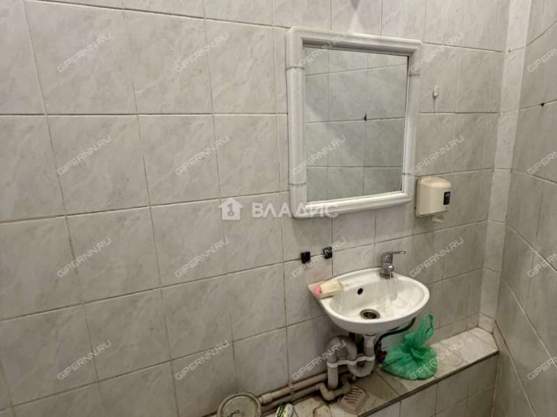 здание под офис, торговую площадь на Большой Покровской улице