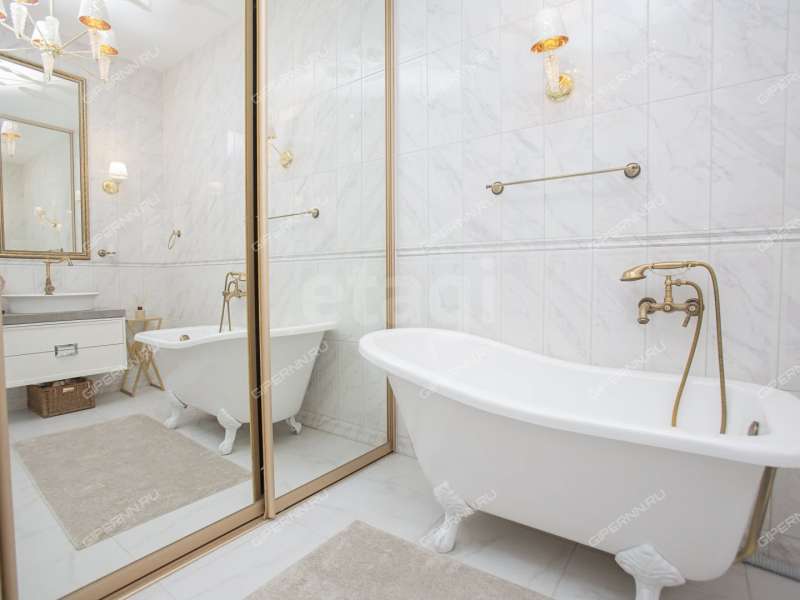 трёхкомнатная квартира на улице Июльских Дней дом 1 к2