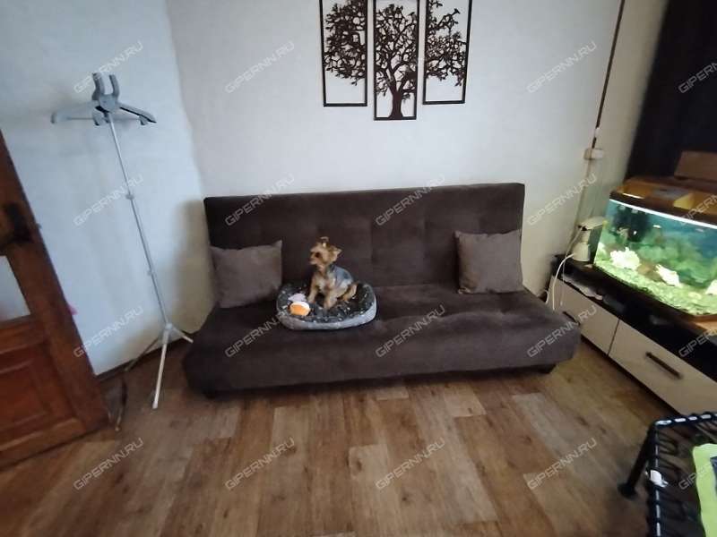 четырёхкомнатная квартира в 2-м микрорайоне дом 1 город Кстово