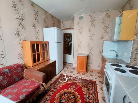 3-komnatnaya-ul-vyatskaya-d-1 фото