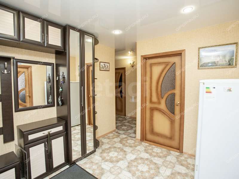 трёхкомнатная квартира на Днепропетровской улице дом 16