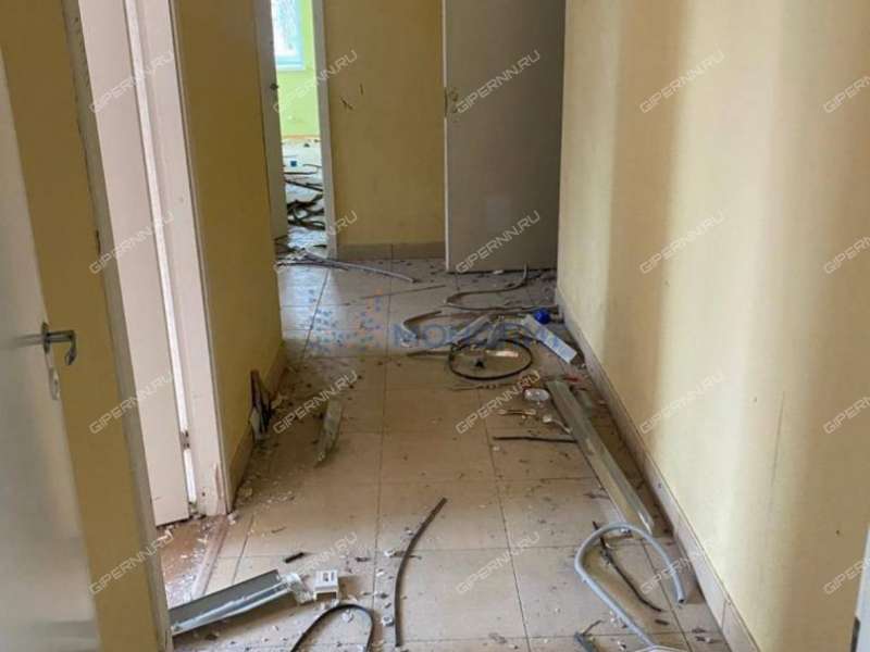 здание под недвижимость под образовательные учреждения на улице Мира село Арапово