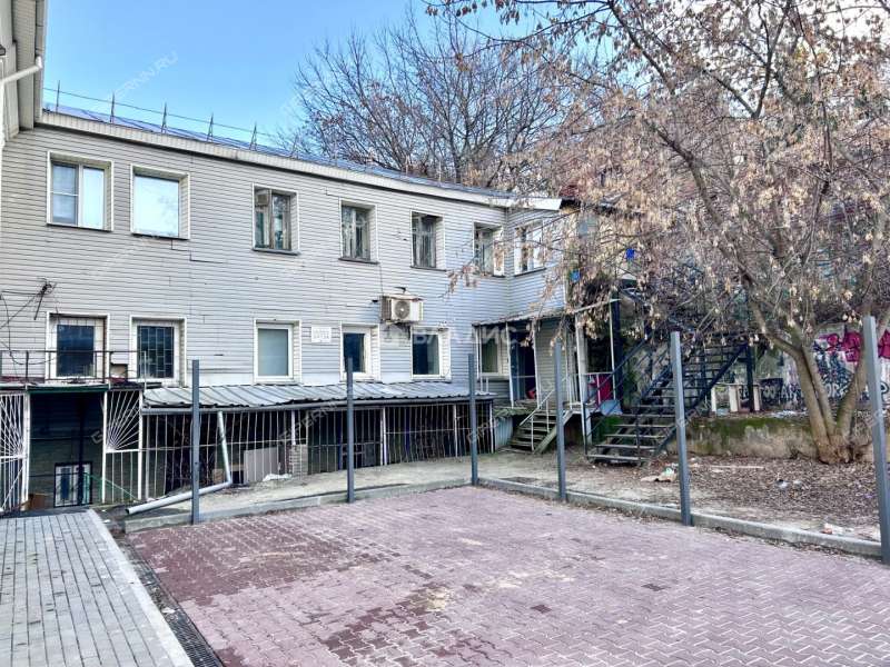 здание под офис, торговую площадь в переулке Вахитова