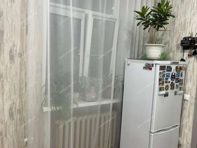 комната в доме 13 на улице Героя Советского Союза Поющева