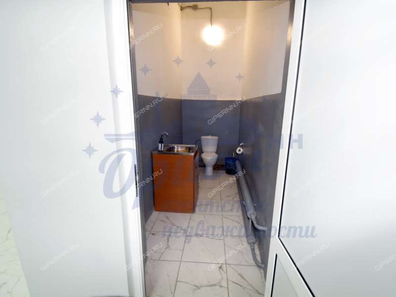 помещение под помещение свободного назначения на улице Октябрьской Революции