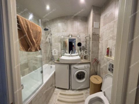 1-komnatnaya-b-r-60-letiya-oktyabrya-d-23-k3 фото