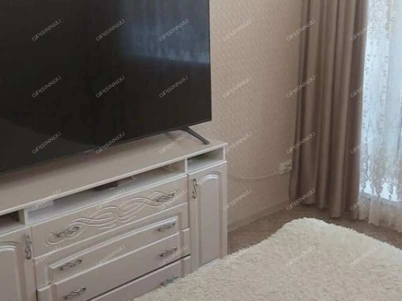 трёхкомнатная квартира на проспекте Кирова дом 33а