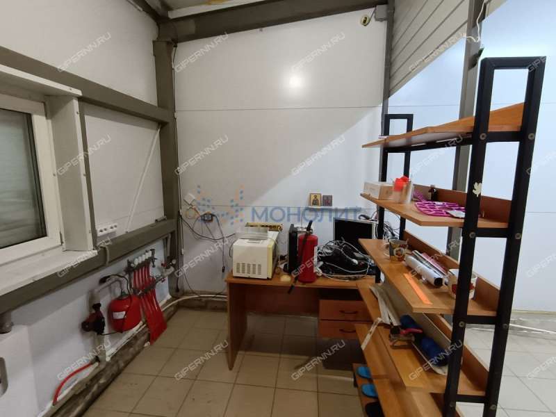 здание под торговую площадь, производственную площадь на улице Коминтерна город Павлово