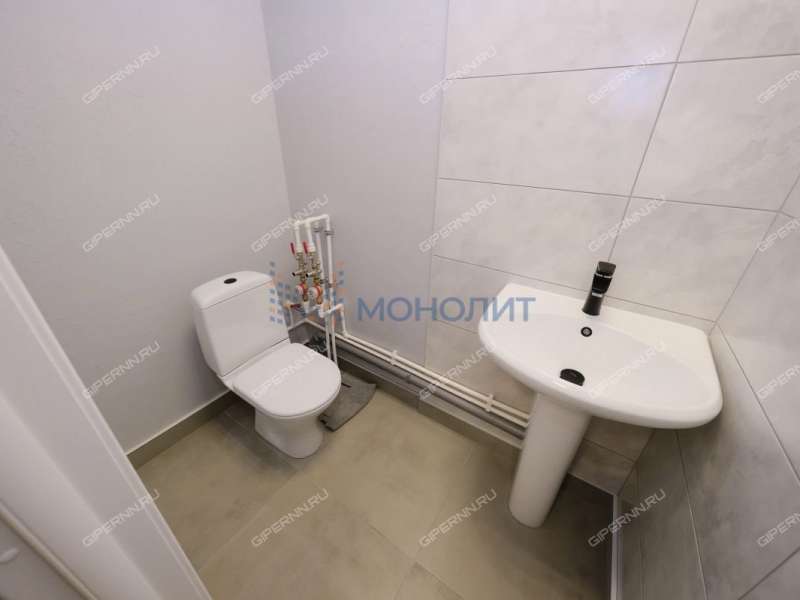 помещение под офис, торговую площадь на улице Владимира Лузянина