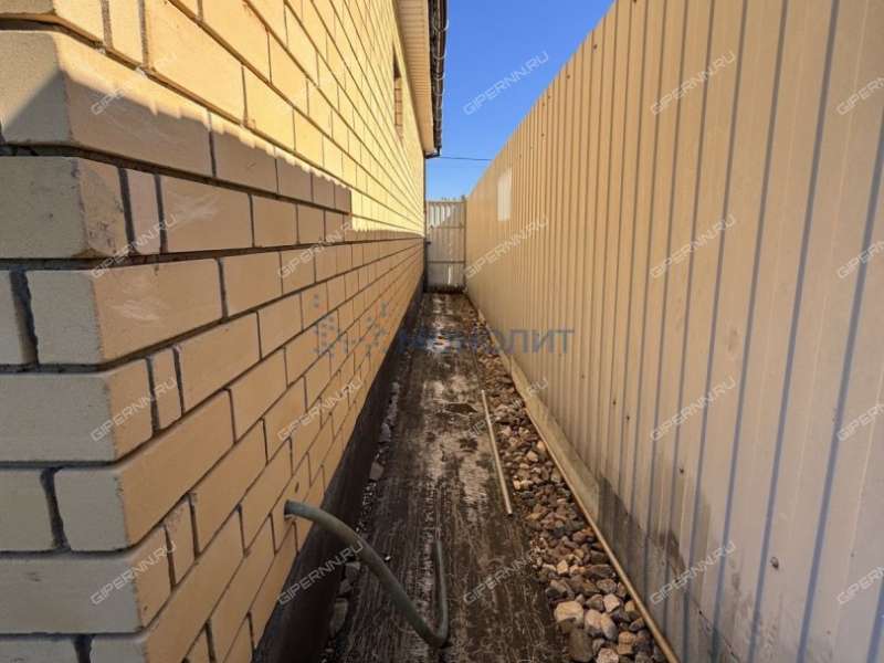 дом на Озёрной улице деревня Крутая