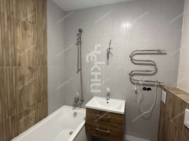 трёхкомнатная квартира в новостройке на улице Сергея Акимова