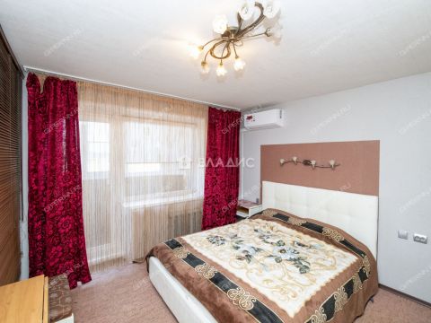 3-komnatnaya-ul-plotnikova-d-4 фото