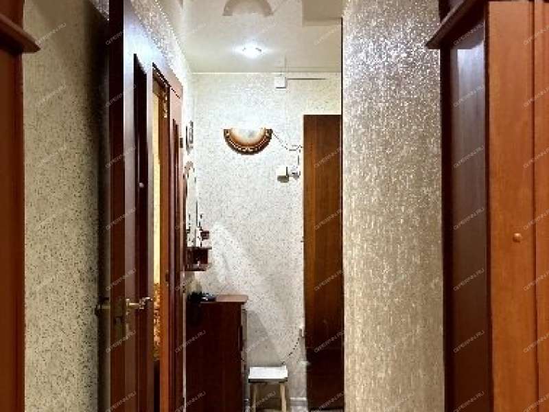 трёхкомнатная квартира на улице Космонавта Комарова дом 16а