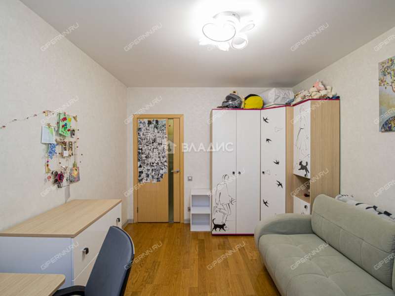 трёхкомнатная квартира на Полтавской улице дом 3