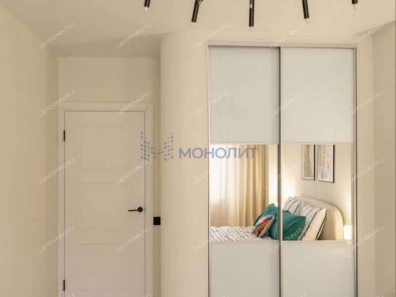 трёхкомнатная квартира на площади Свободы дом 7