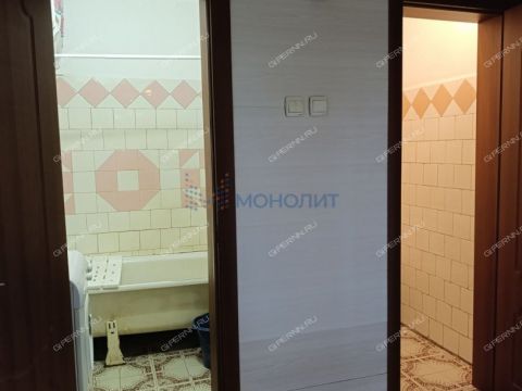 3-komnatnaya-ul-strokina-d-10 фото