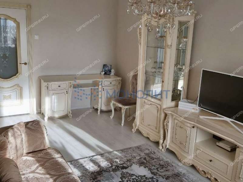 трёхкомнатная квартира на улице Верхнепечёрская дом 8