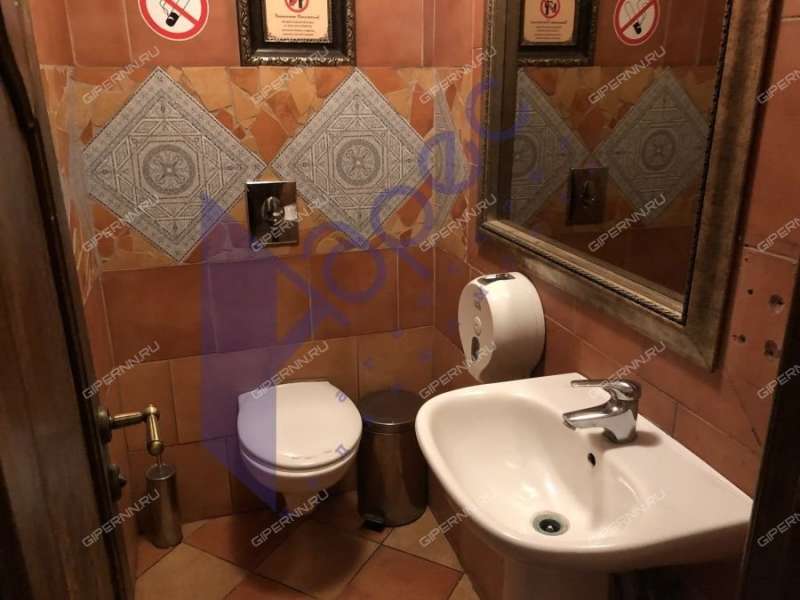 помещение под коммерческую недвижимость на улице Максима Горького