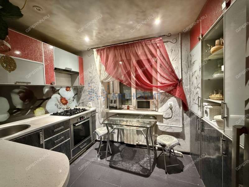 трёхкомнатная квартира на Республиканской улице дом 33