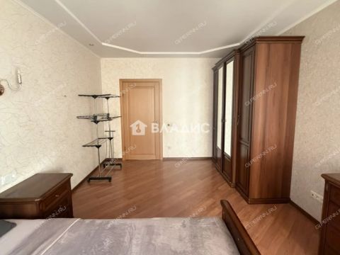 3-komnatnaya-ul-rodionova-d-165-k1 фото