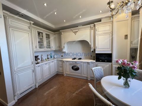 3-komnatnaya-ul-korolenko-d-19b фото