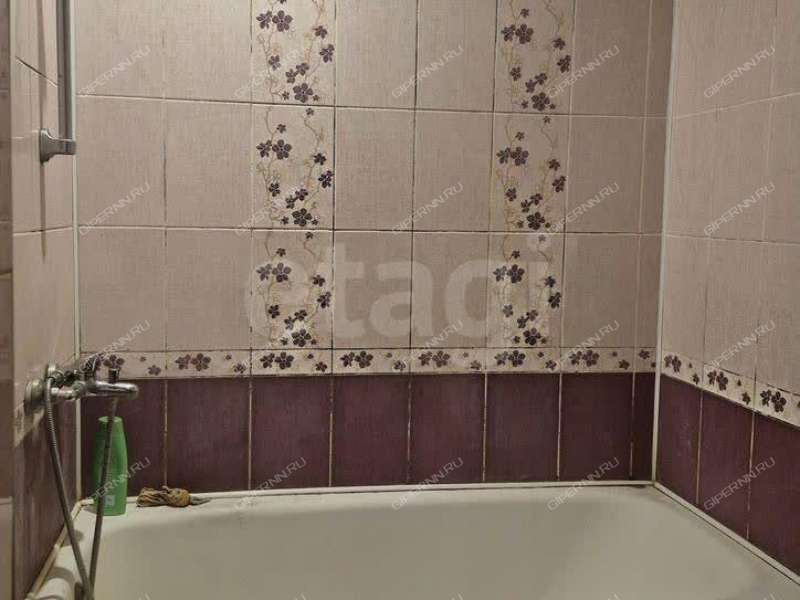 четырёхкомнатная квартира на улице Максима Горького дом 158