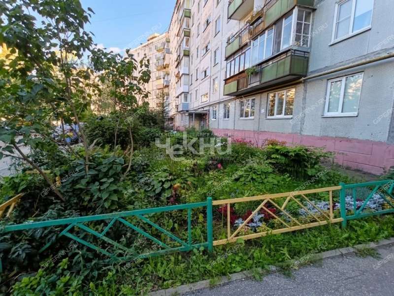 трёхкомнатная квартира на улице Красных Зорь дом 23