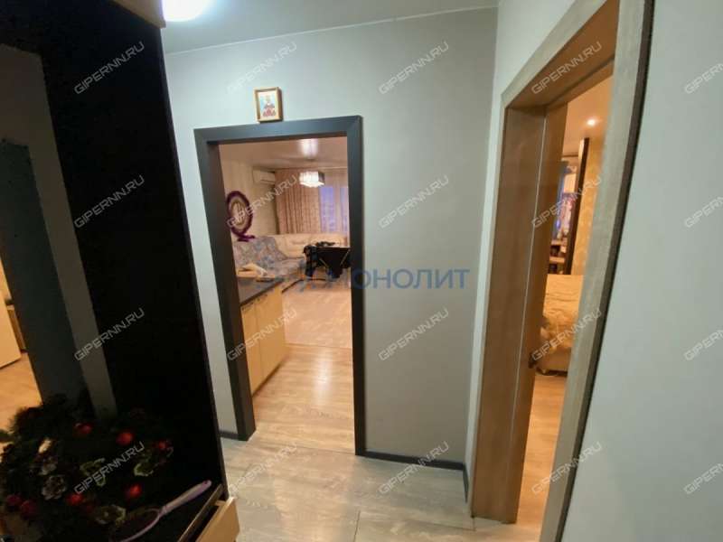 трёхкомнатная квартира на бульваре 60-летия Октября дом 21 к2